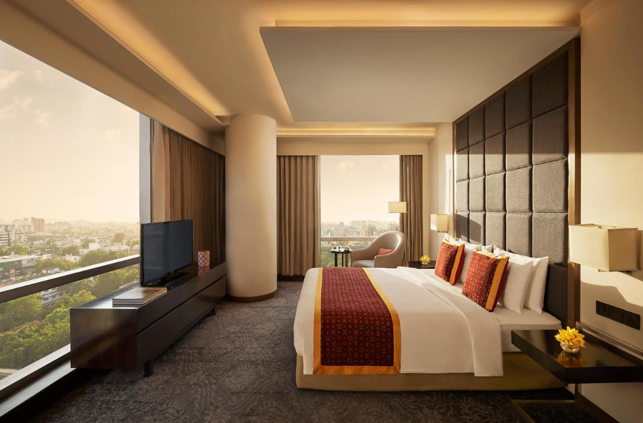 King Suite |  15% discount on Spa & 20% discount on F&B (Till 31st Oct)